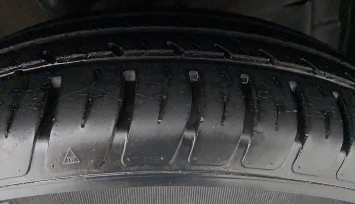 2018 Maruti Dzire VDI, Diesel, Manual, 29,159 km, Left Front Tyre Tread