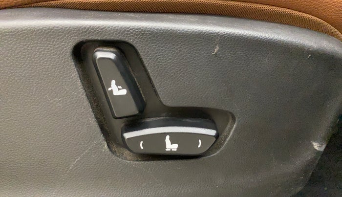 2022 MG HECTOR PLUS SHARP 2.0 DIESEL TURBO MT 6-STR, Diesel, Manual, 41,694 km, Driver Side Adjustment Panel