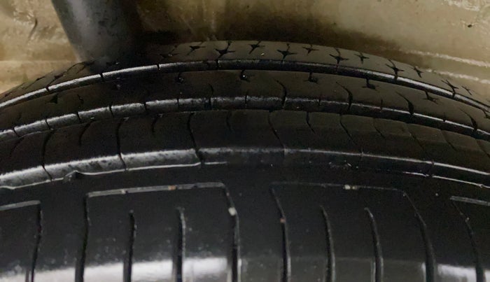 2019 Maruti New Wagon-R ZXI 1.2 AMT, Petrol, Automatic, 90,210 km, Right Rear Tyre Tread
