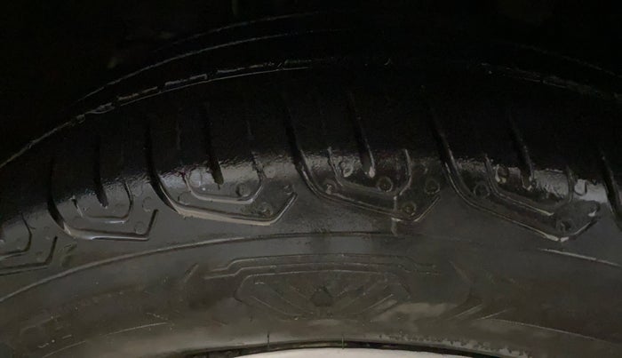 2022 Tata Tiago XM CNG, CNG, Manual, 30,169 km, Left Front Tyre Tread