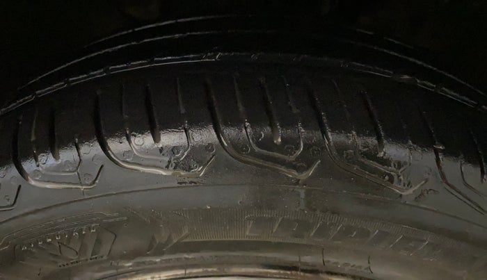 2022 Tata Tiago XM CNG, CNG, Manual, 30,169 km, Right Front Tyre Tread