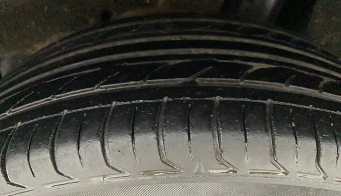 2017 Maruti Baleno DELTA PETROL 1.2, Petrol, Manual, 82,487 km, Left Rear Tyre Tread