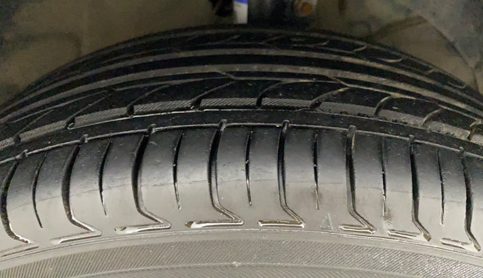 2017 Maruti Baleno DELTA PETROL 1.2, Petrol, Manual, 82,487 km, Right Front Tyre Tread