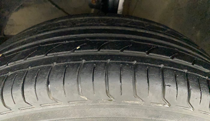 2017 Maruti Baleno DELTA PETROL 1.2, Petrol, Manual, 82,487 km, Left Front Tyre Tread