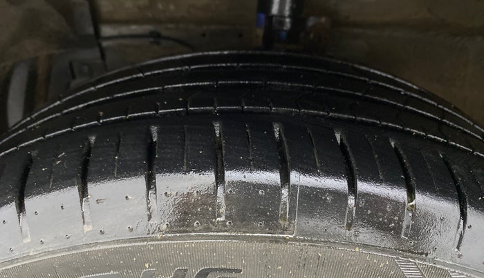 2020 Maruti Ciaz ALPHA  AT 1.5 SHVS PETROL, Petrol, Automatic, 21,397 km, Left Front Tyre Tread