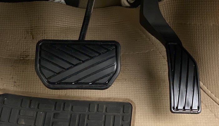 2020 Maruti Ciaz ALPHA  AT 1.5 SHVS PETROL, Petrol, Automatic, 21,397 km, Pedals