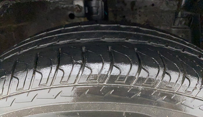 2017 Maruti Swift VXI, Petrol, Manual, 29,211 km, Right Front Tyre Tread