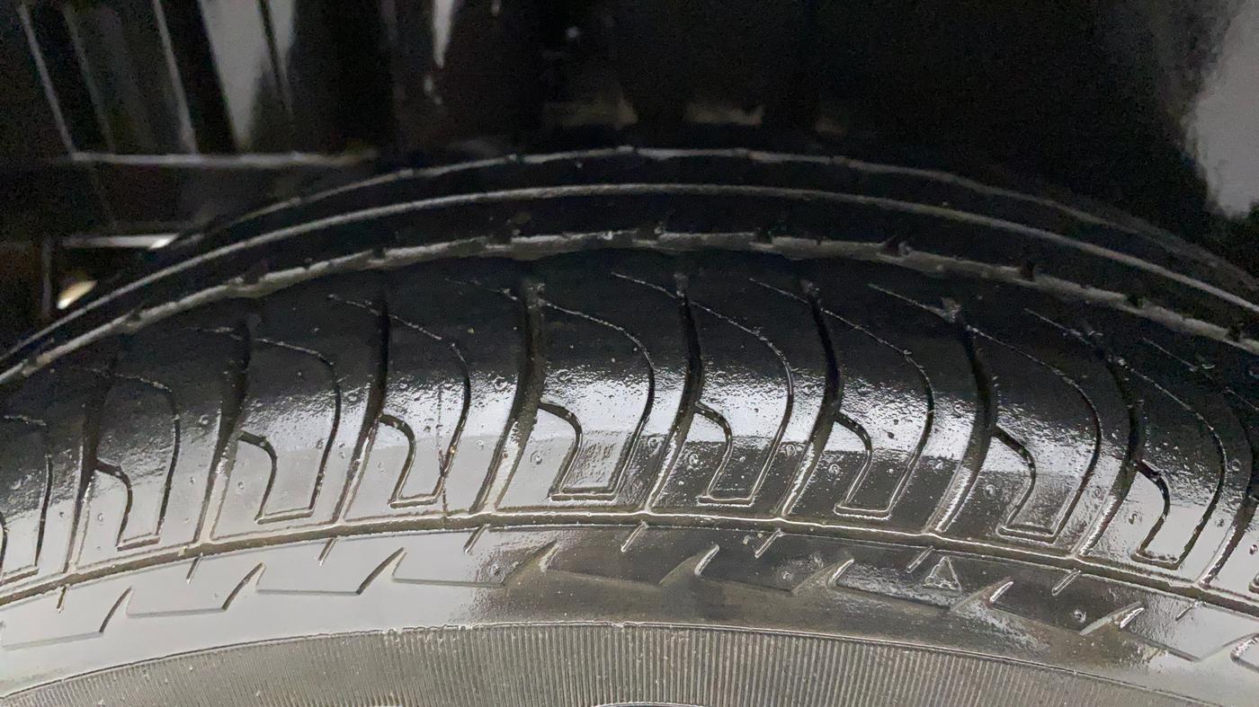 2017 Maruti Swift VXI, Petrol, Manual, 29,211 km, Right Rear Tyre Tread