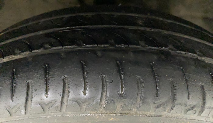 2011 Maruti Wagon R 1.0 VXI, Petrol, Manual, 93,781 km, Right Front Tyre Tread