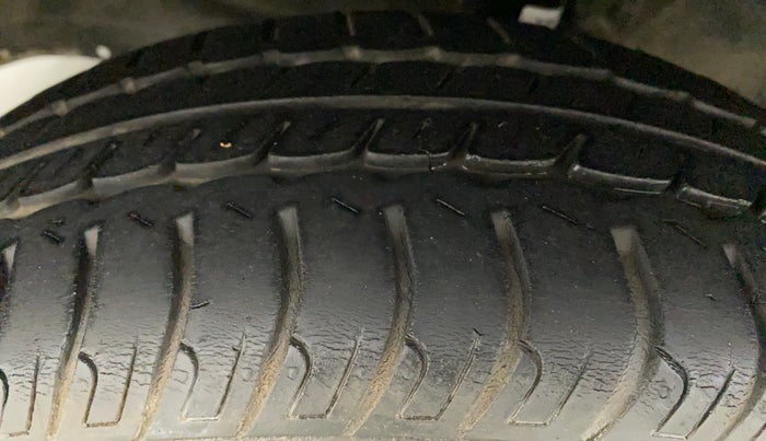 2011 Maruti Wagon R 1.0 VXI, Petrol, Manual, 93,781 km, Left Front Tyre Tread