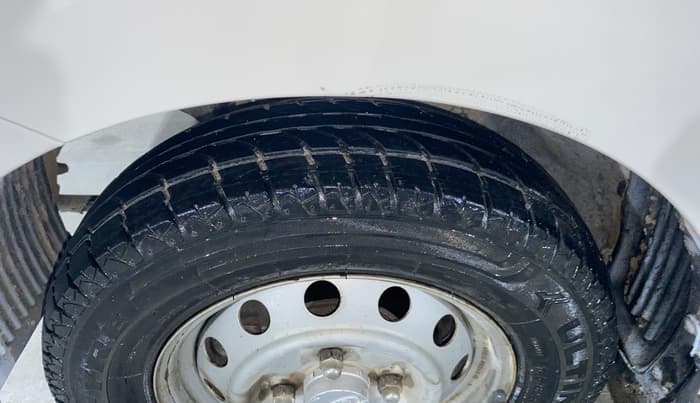 2013 Hyundai Eon ERA +, Petrol, Manual, 56,889 km, Left Front Tyre Tread