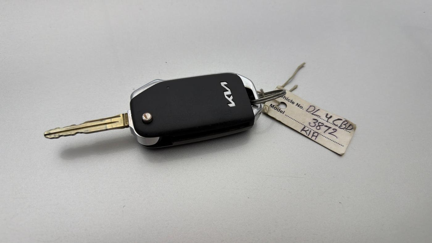 2024 KIA SELTOS  HTE 1.5 PETROL MT, Petrol, Manual, 44,341 km, Key Close Up