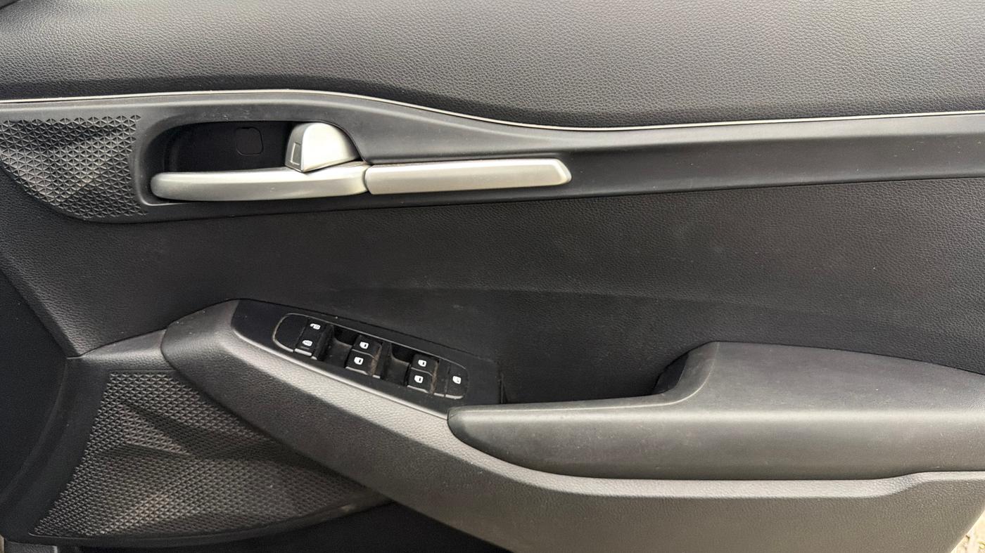 2024 KIA SELTOS  HTE 1.5 PETROL MT, Petrol, Manual, 44,341 km, Driver Side Door Panels Control