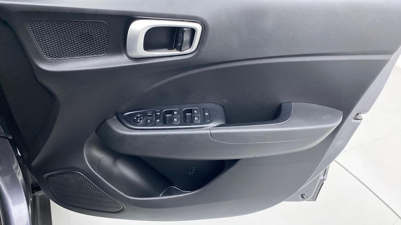 2021 Hyundai VENUE SX 1.0 TURBO, Petrol, Manual, 29,318 km, Driver Side Door Panels Control