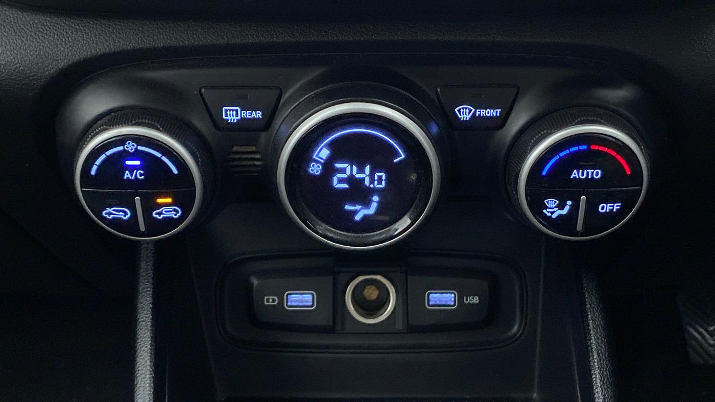 2021 Hyundai VENUE SX 1.0 TURBO, Petrol, Manual, 29,318 km, Automatic Climate Control