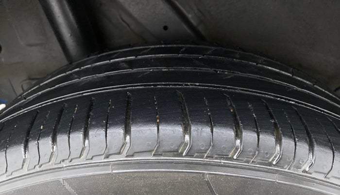 2021 Hyundai VENUE SX 1.0 TURBO, Petrol, Manual, 29,318 km, Right Rear Tyre Tread