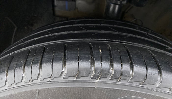 2021 Hyundai VENUE SX 1.0 TURBO, Petrol, Manual, 29,318 km, Left Front Tyre Tread