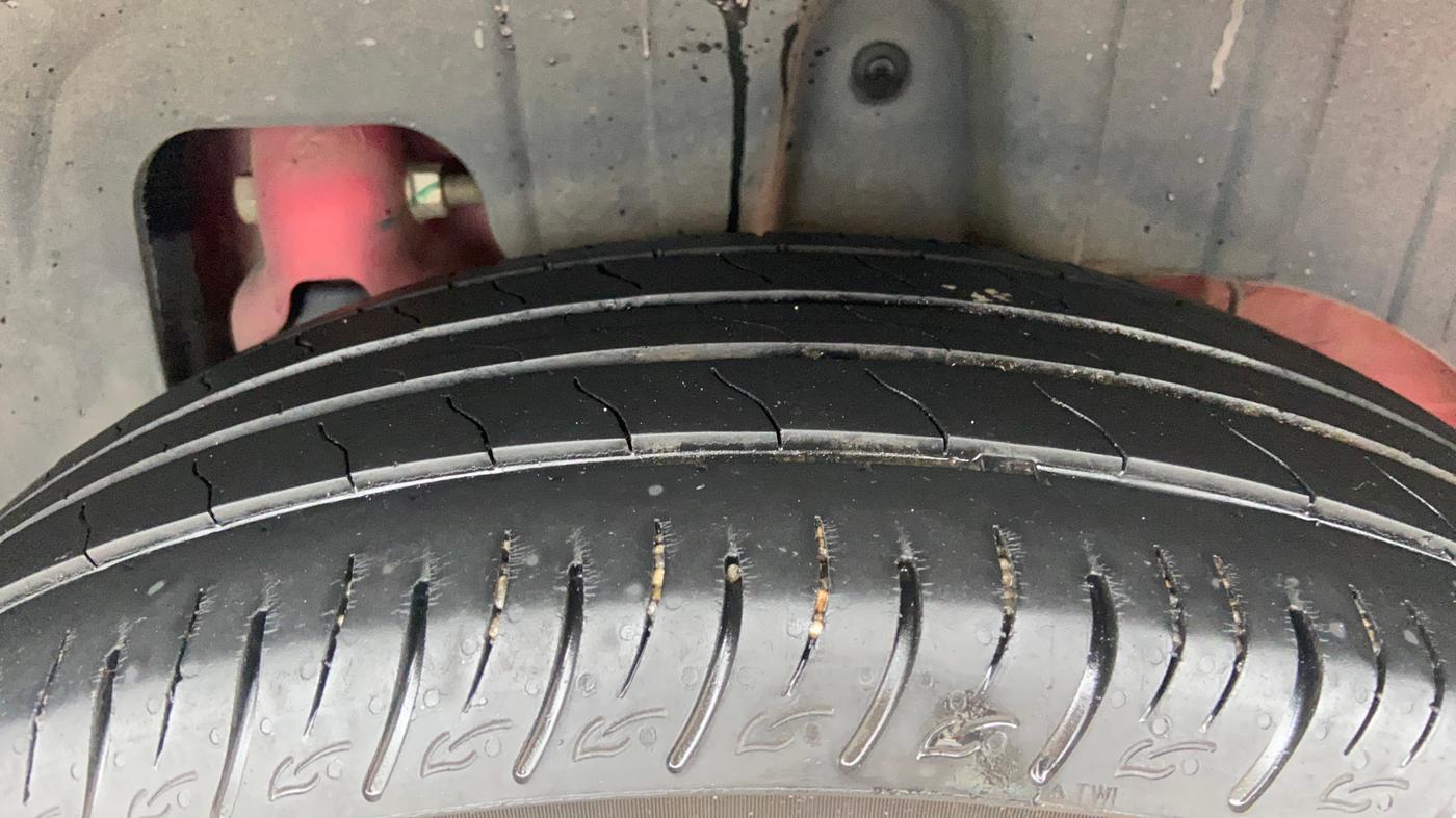 2024 Mahindra XUV 3XO AX5L 1.2 TGDi AT, Petrol, Automatic, 25,503 km, Left Rear Tyre Tread