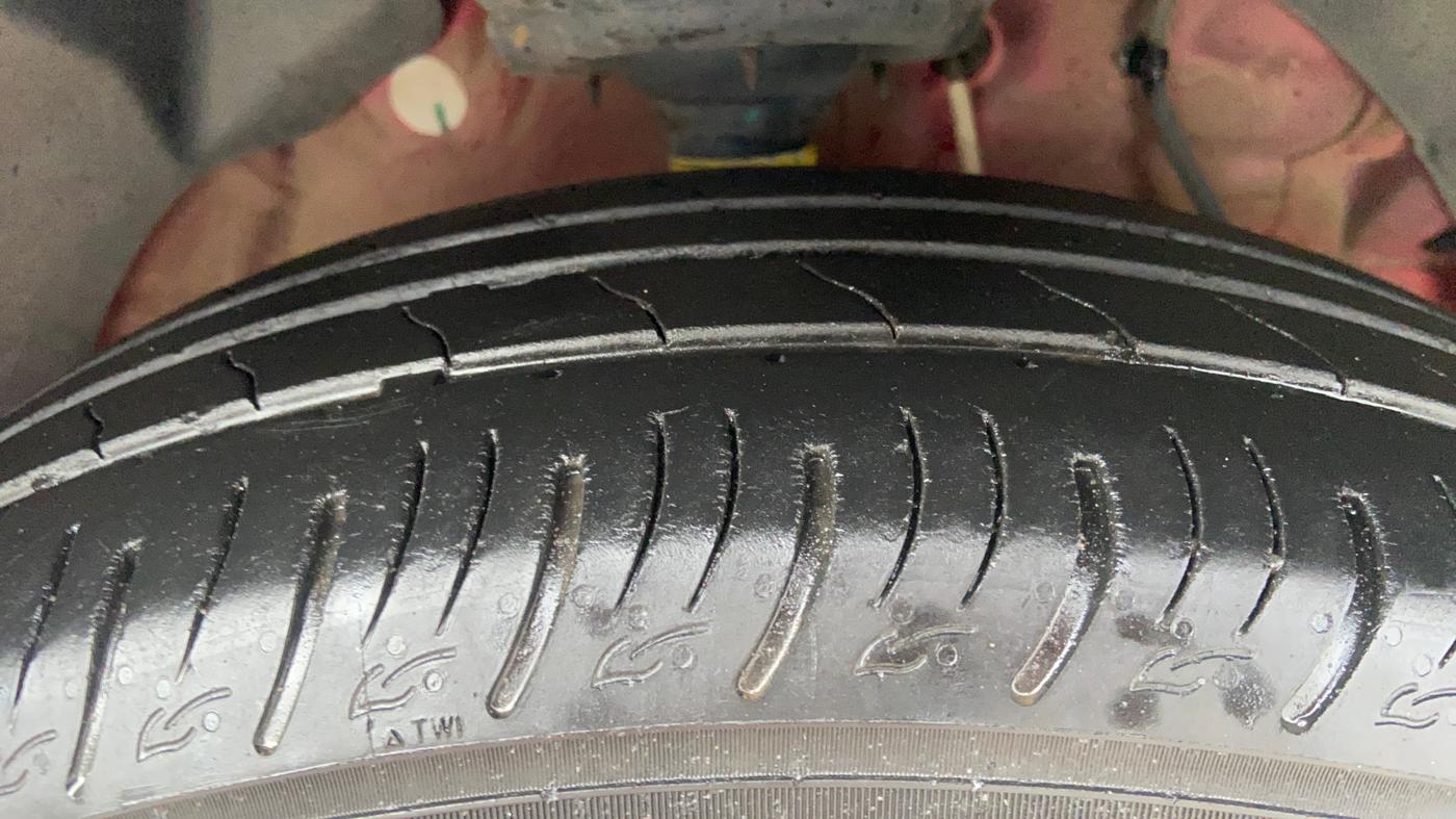2024 Mahindra XUV 3XO AX5L 1.2 TGDi AT, Petrol, Automatic, 25,503 km, Right Front Tyre Tread
