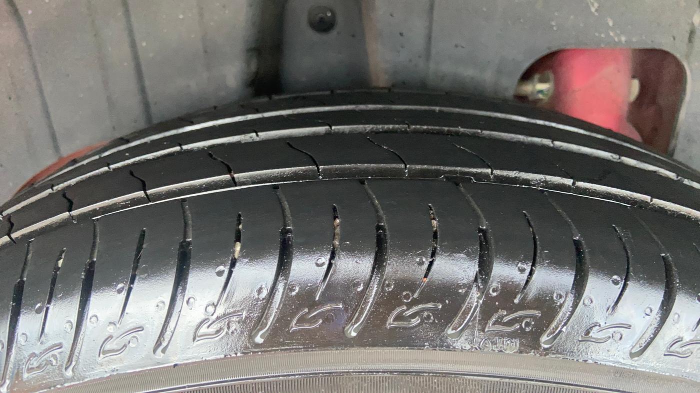 2024 Mahindra XUV 3XO AX5L 1.2 TGDi AT, Petrol, Automatic, 25,503 km, Right Rear Tyre Tread