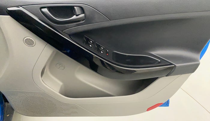 2018 Tata NEXON XM PETROL, Petrol, Manual, 25,528 km, Driver Side Door Panels Control
