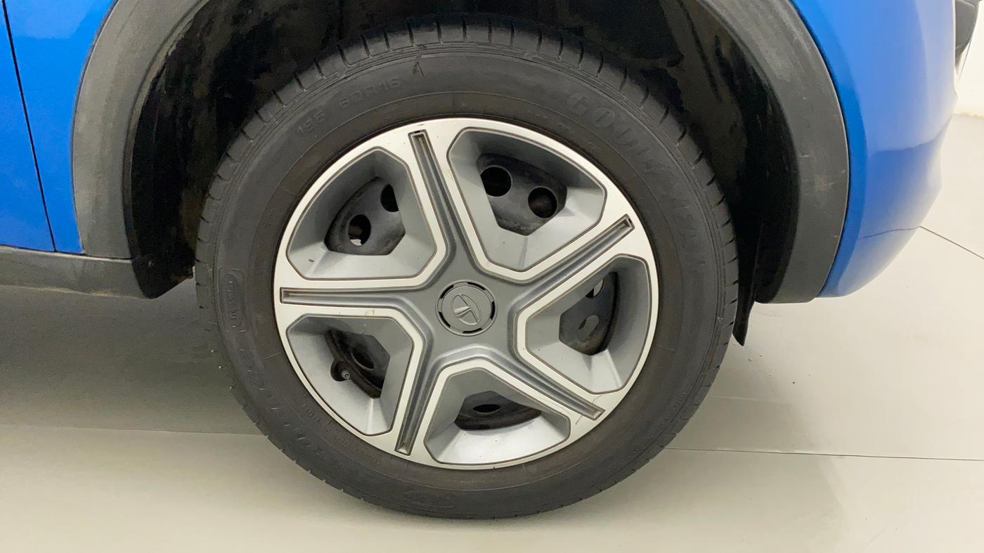 2018 Tata NEXON XM PETROL, Petrol, Manual, 25,528 km, Right Front Wheel