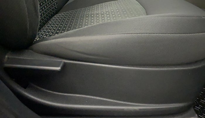 2018 Tata NEXON XM PETROL, Petrol, Manual, 25,528 km, Driver Side Adjustment Panel