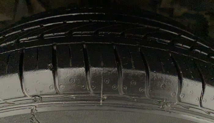 2018 Tata NEXON XM PETROL, Petrol, Manual, 25,528 km, Right Front Tyre Tread