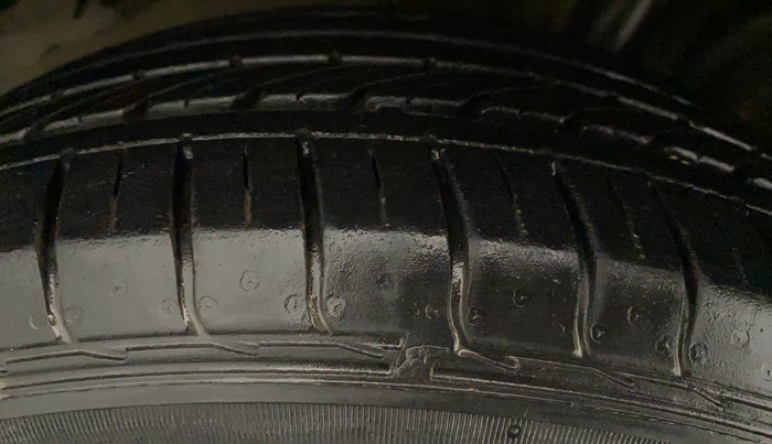 2018 Tata NEXON XM PETROL, Petrol, Manual, 25,528 km, Right Rear Tyre Tread