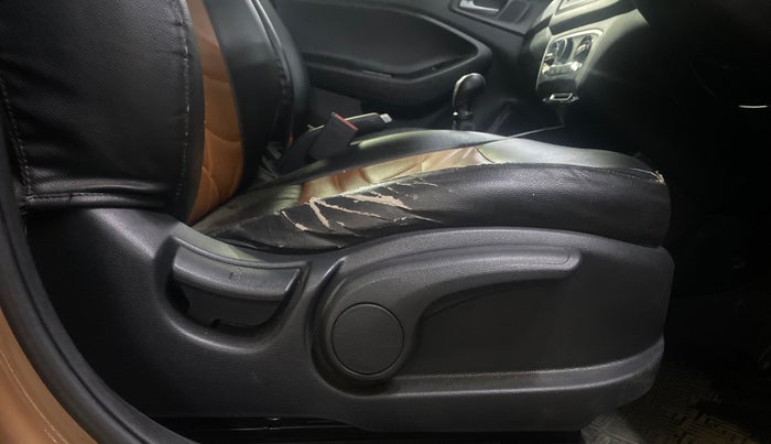 2018 Hyundai i20 Active 1.2 S, Petrol, Manual, 40,587 km, Driver Side Adjustment Panel