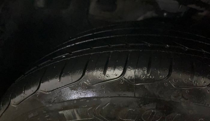 2017 Hyundai Elite i20 ASTA 1.2, Petrol, Manual, 57,500 km, Left Front Tyre Tread