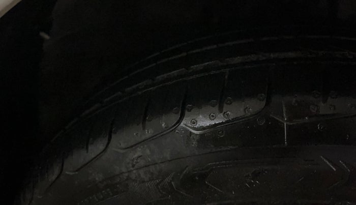 2017 Hyundai Elite i20 ASTA 1.2, Petrol, Manual, 57,500 km, Right Front Tyre Tread