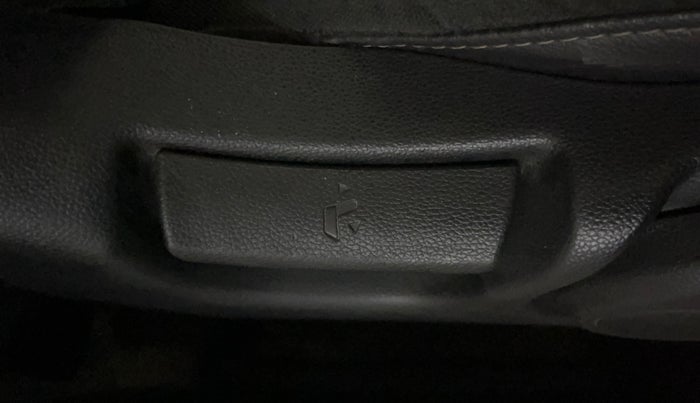 2017 Hyundai Elite i20 ASTA 1.2, Petrol, Manual, 57,500 km, Driver Side Adjustment Panel