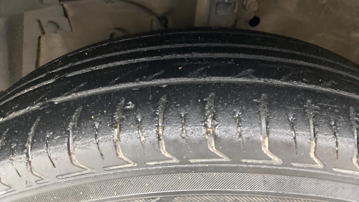 2016 Maruti Swift Dzire VDI (O), Diesel, Manual, 98,427 km, Left Front Tyre Tread