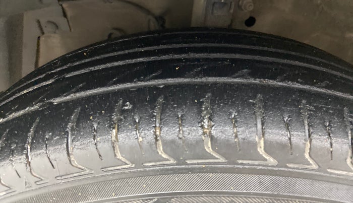 2016 Maruti Swift Dzire VDI (O), Diesel, Manual, 98,427 km, Left Front Tyre Tread