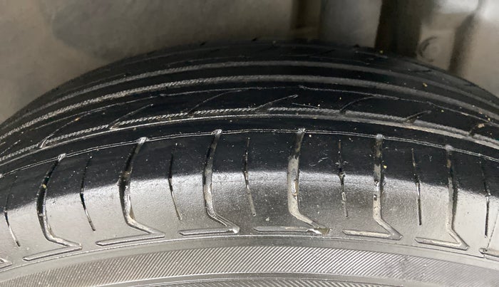 2016 Maruti Swift Dzire VDI (O), Diesel, Manual, 98,427 km, Left Rear Tyre Tread