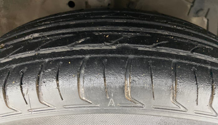 2016 Maruti Swift Dzire VDI (O), Diesel, Manual, 98,427 km, Right Front Tyre Tread