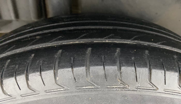 2016 Maruti Swift Dzire VDI (O), Diesel, Manual, 98,427 km, Right Rear Tyre Tread