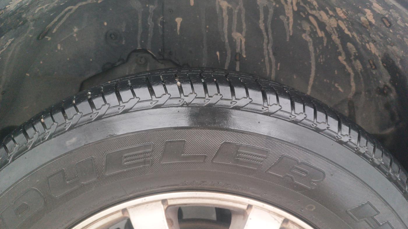 2017 Mahindra XUV500 W8, Diesel, Manual, 32,709 km, Right Rear Tyre Tread