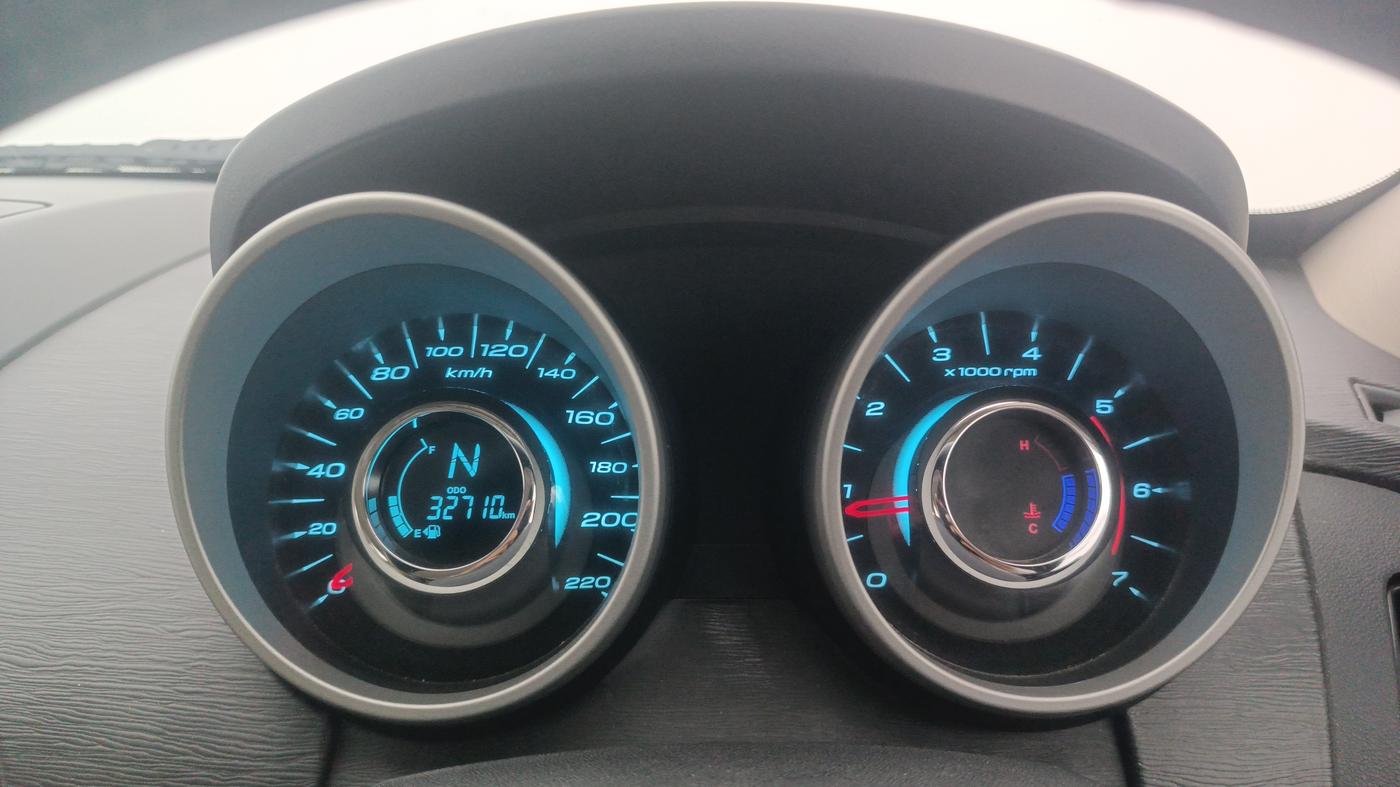 2017 Mahindra XUV500 W8, Diesel, Manual, 32,709 km, Odometer Image