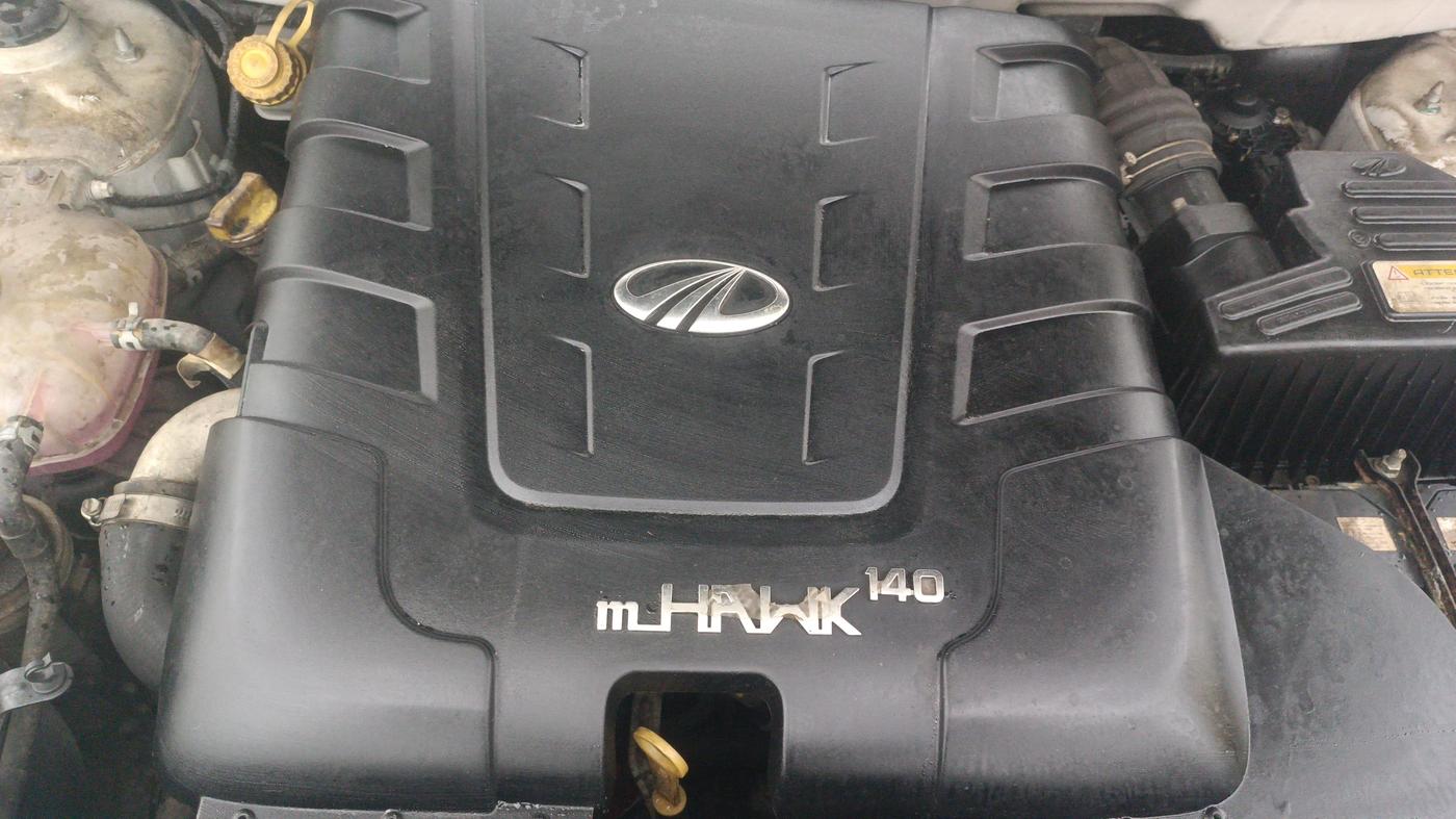 2017 Mahindra XUV500 W8, Diesel, Manual, 32,709 km, Engine View