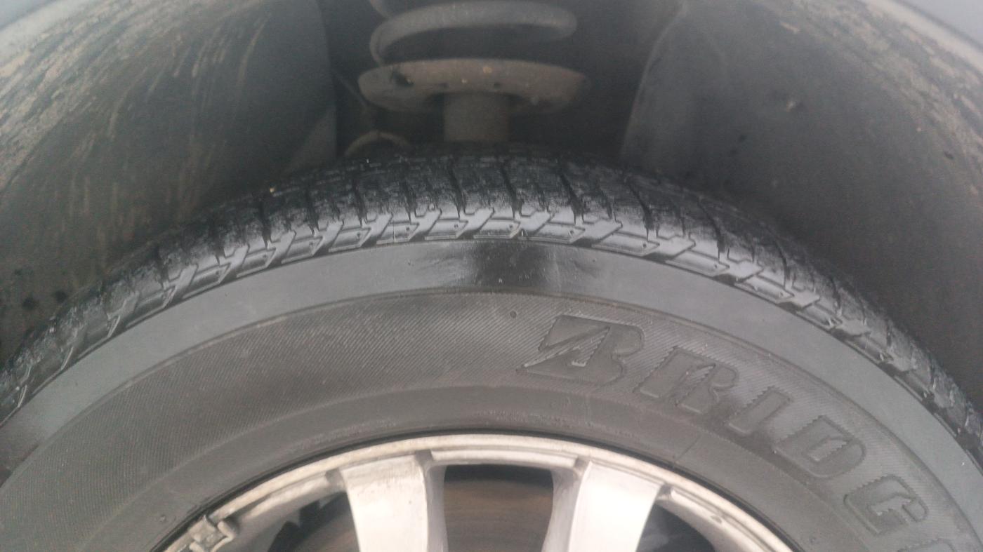 2017 Mahindra XUV500 W8, Diesel, Manual, 32,709 km, Right Front Tyre Tread