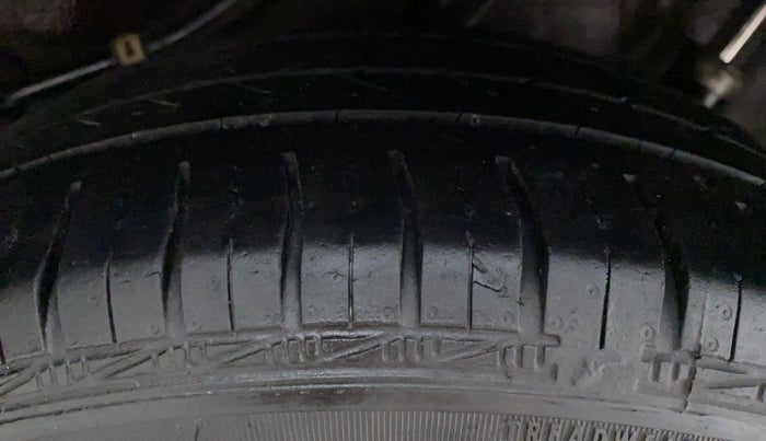 2015 Honda Amaze 1.2 VXMT I VTEC, Petrol, Manual, 65,454 km, Left Front Tyre Tread