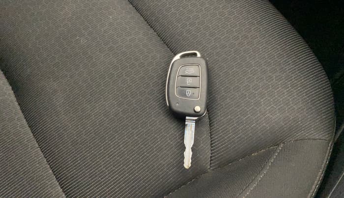 2017 Hyundai New Elantra 2.0 S PETROL, Petrol, Manual, 45,909 km, Key Close Up