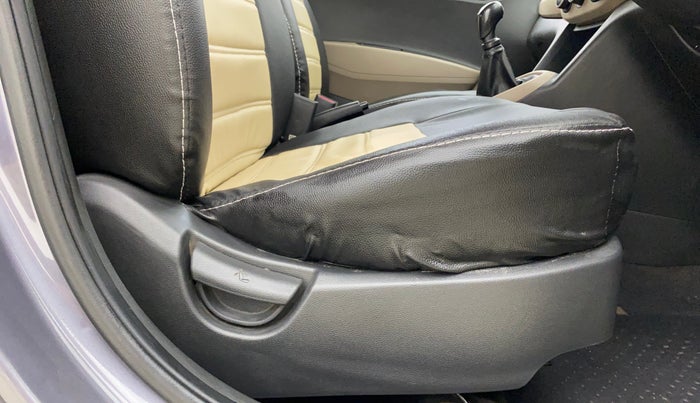 2018 Hyundai Grand i10 MAGNA 1.2 KAPPA VTVT, CNG, Manual, 1,32,621 km, Driver Side Adjustment Panel