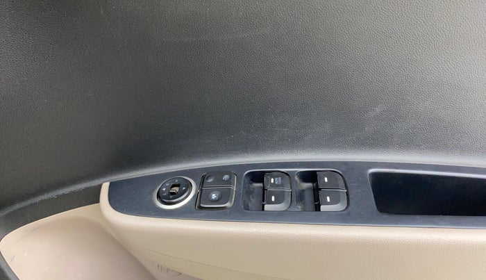 2018 Hyundai Grand i10 MAGNA 1.2 KAPPA VTVT, CNG, Manual, 1,32,621 km, Driver Side Door Panels Control