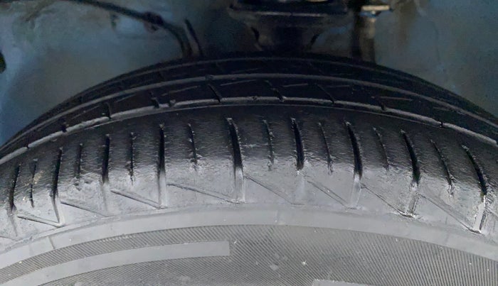 2021 Maruti Alto VXI, Petrol, Manual, 24,690 km, Left Front Tyre Tread
