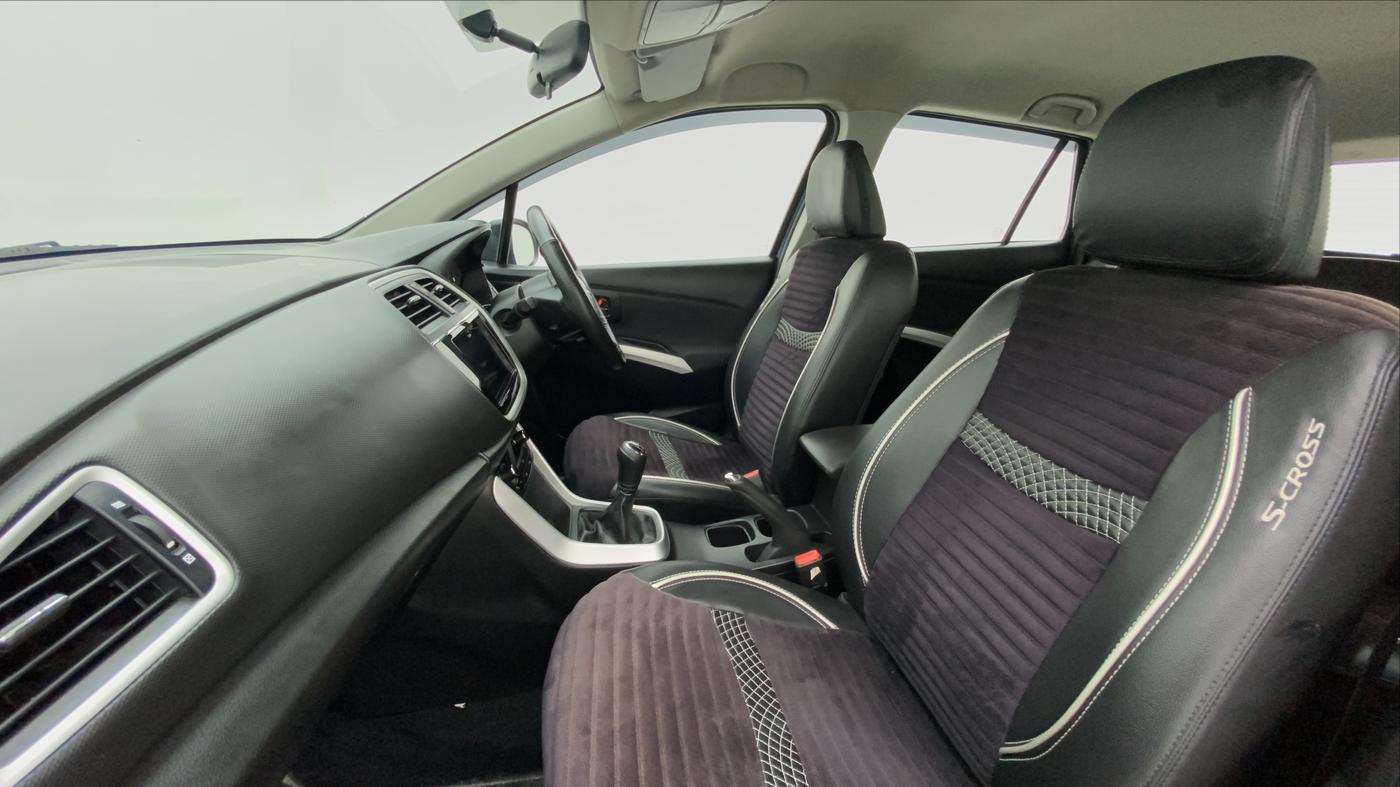 2016 Maruti S Cross ZETA 1.3, Diesel, Manual, 48,266 km, Right Side Front Door Cabin
