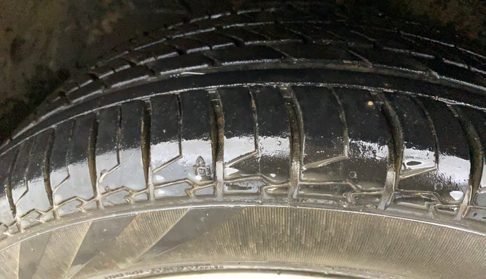 2018 Maruti Baleno ALPHA PETROL 1.2, CNG, Manual, 63,598 km, Left Front Tyre Tread