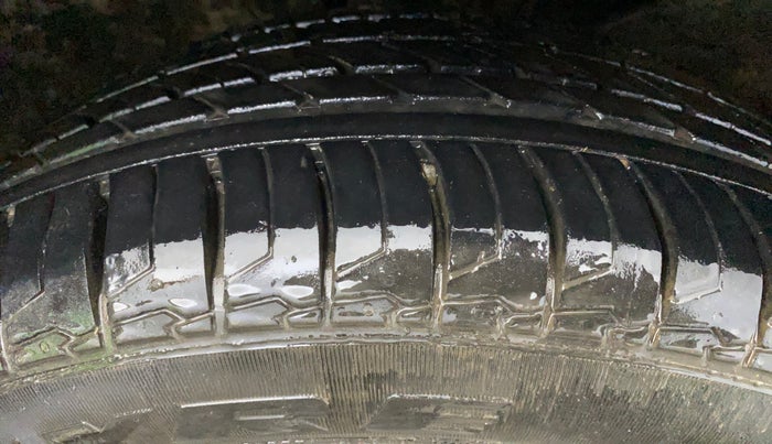 2018 Maruti Baleno ALPHA PETROL 1.2, CNG, Manual, 63,598 km, Right Front Tyre Tread